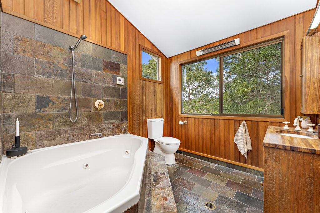 98 Koloona Avenue, Mount Keira NSW 2500 - photo 11