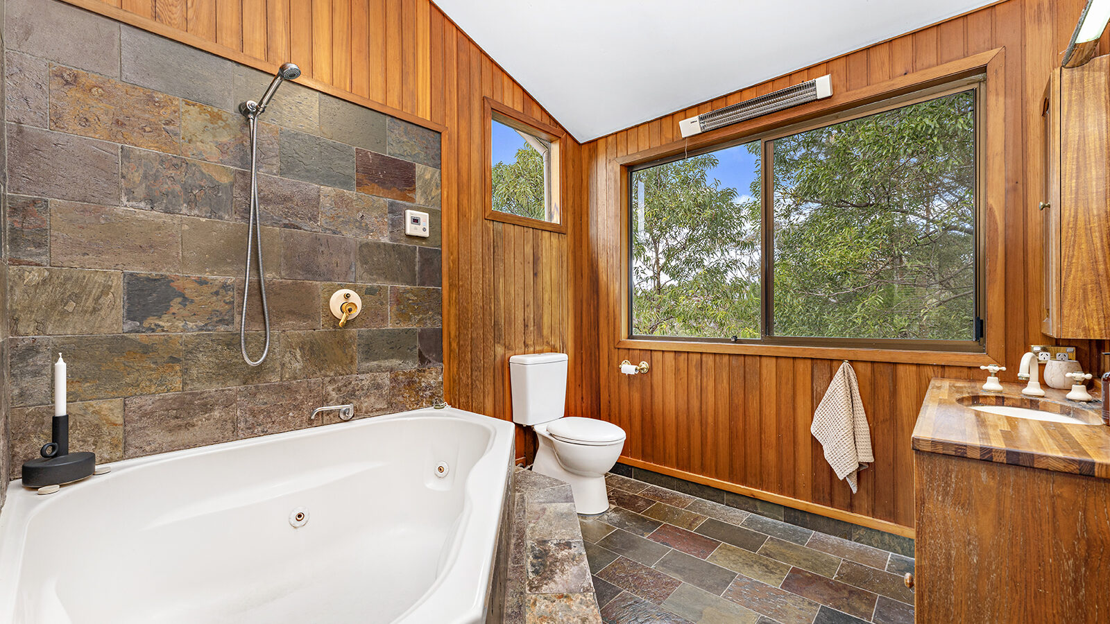 98 Koloona Avenue, Mount Keira NSW 2500 - photo 11