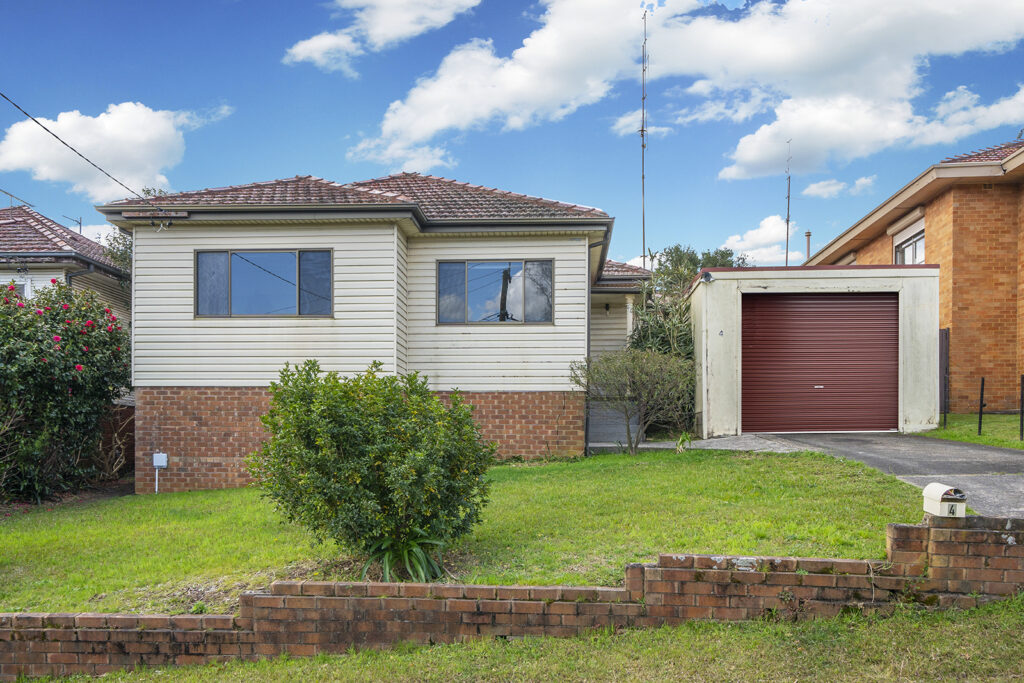 4 Gundarun Street, West Wollongong NSW 2500 - photo 2