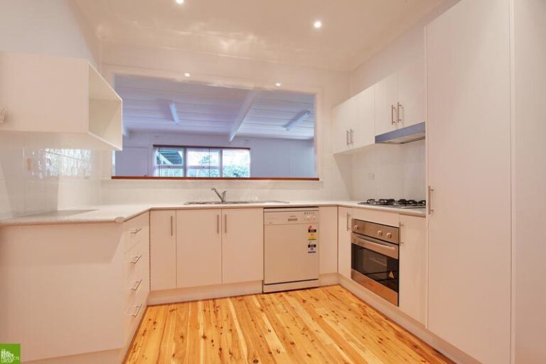 4 Gundarun Street, West Wollongong NSW 2500 - photo 6
