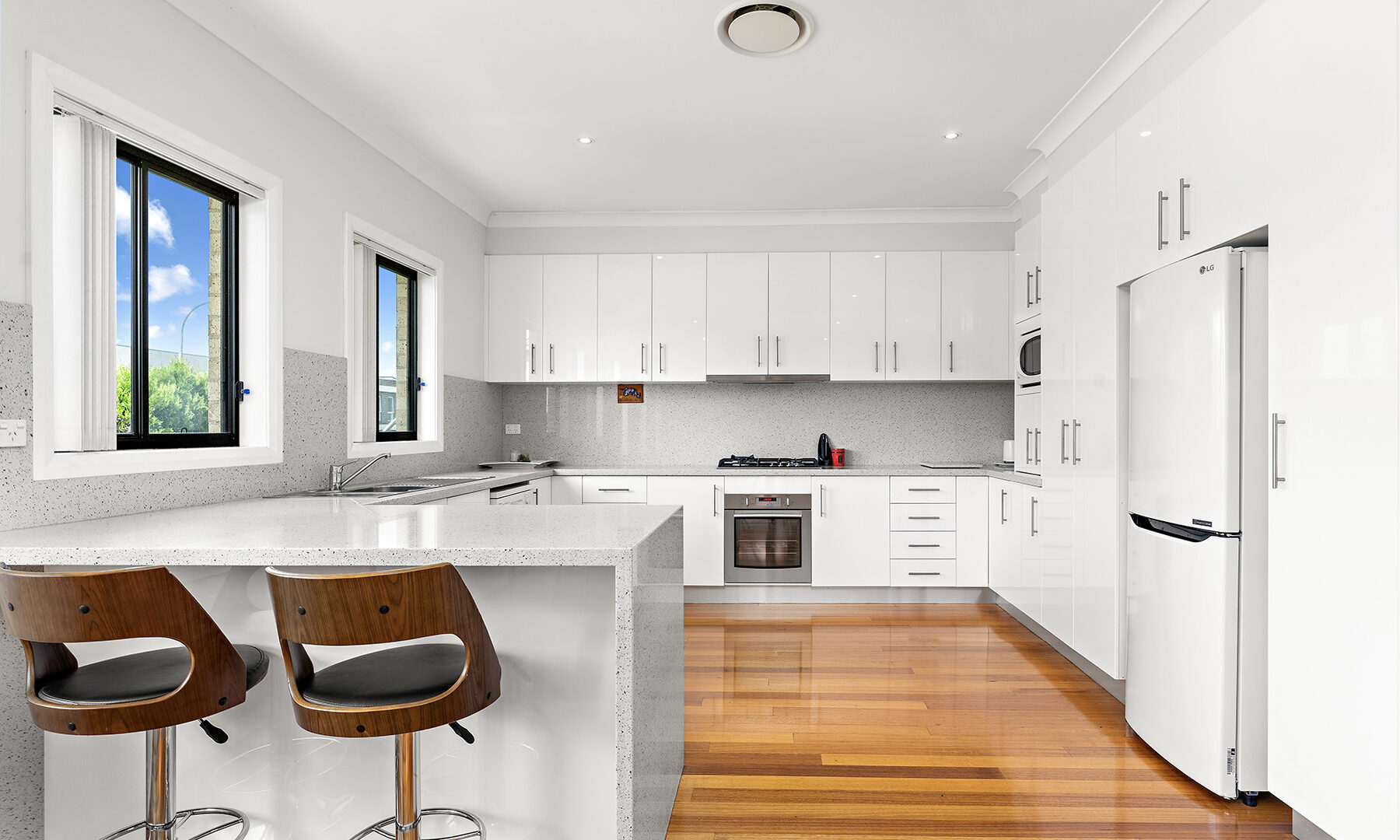 63 Whimbrel Avenue, Lake Heights NSW 2502 - photo 2