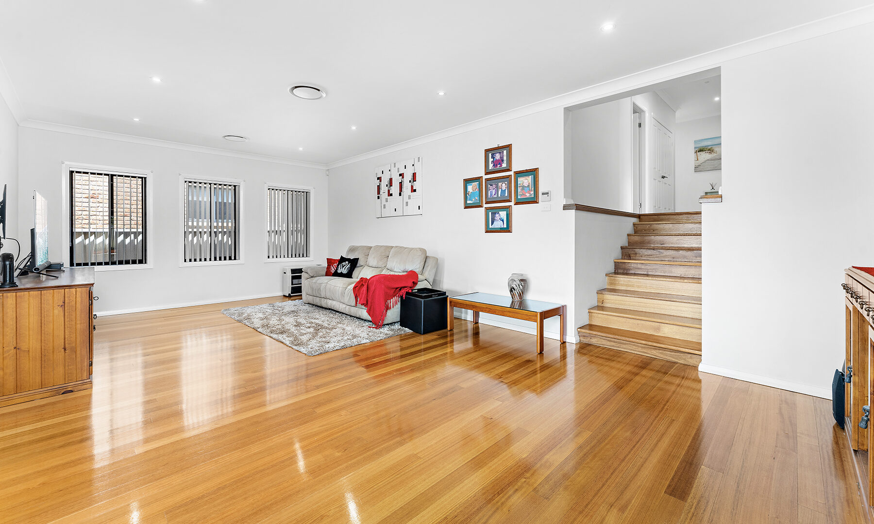 63 Whimbrel Avenue, Lake Heights NSW 2502 - photo 3