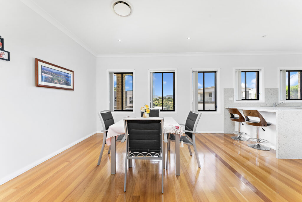 63 Whimbrel Avenue, Lake Heights NSW 2502 - photo 4