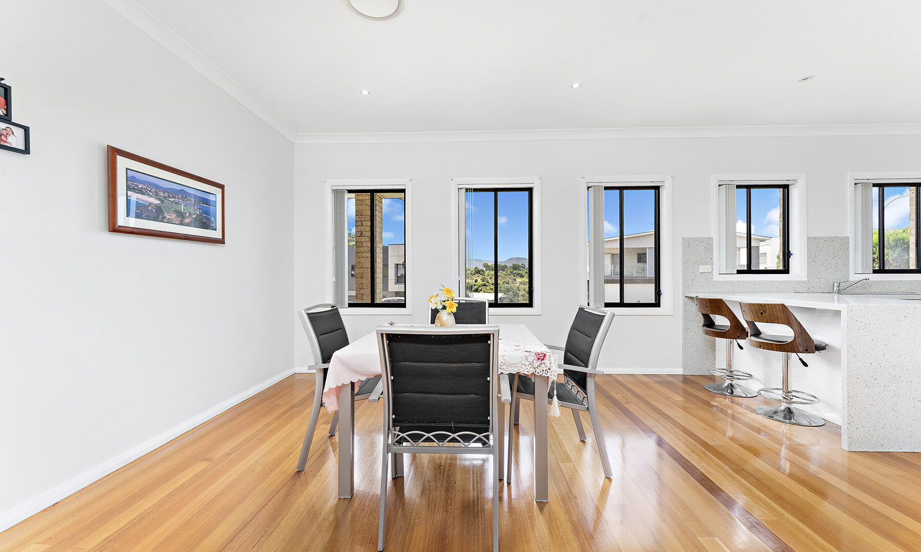 63 Whimbrel Avenue, Lake Heights NSW 2502 - photo 4