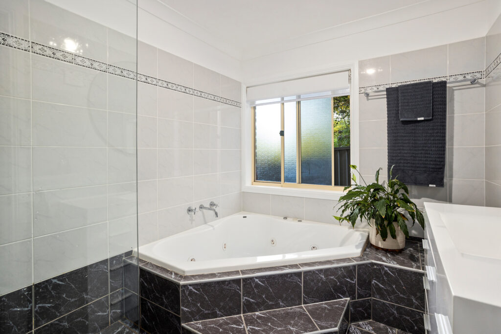 Sold - 4a Sea Foam Ave - New Property in Thirroul - Real Estate by Peter Armstrong