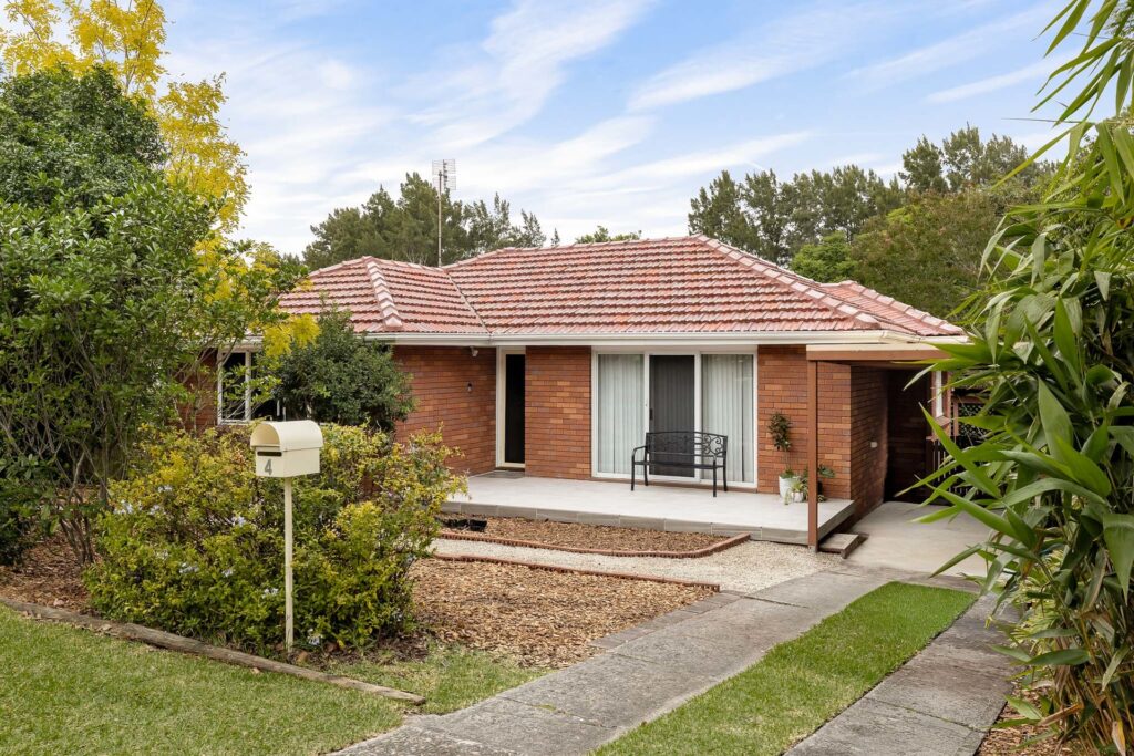 4 Euroka Street, West Wollongong