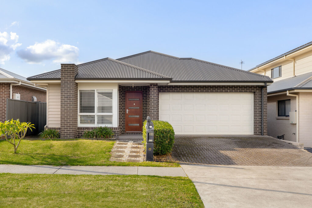 Sold - 30 Honeybee Crescent - New Property in Calderwood - Real Estate by Alisa Sturluson