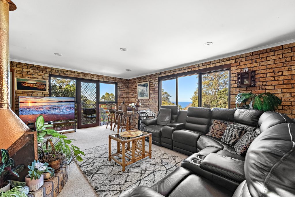 Sold - 22 Treetop Glen - New Property in Thirroul - Real Estate by Christian Zeidler