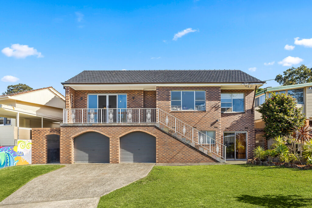 Auction - 16 Risley Road - New Property in Figtree - Real Estate by Christian Zeidler