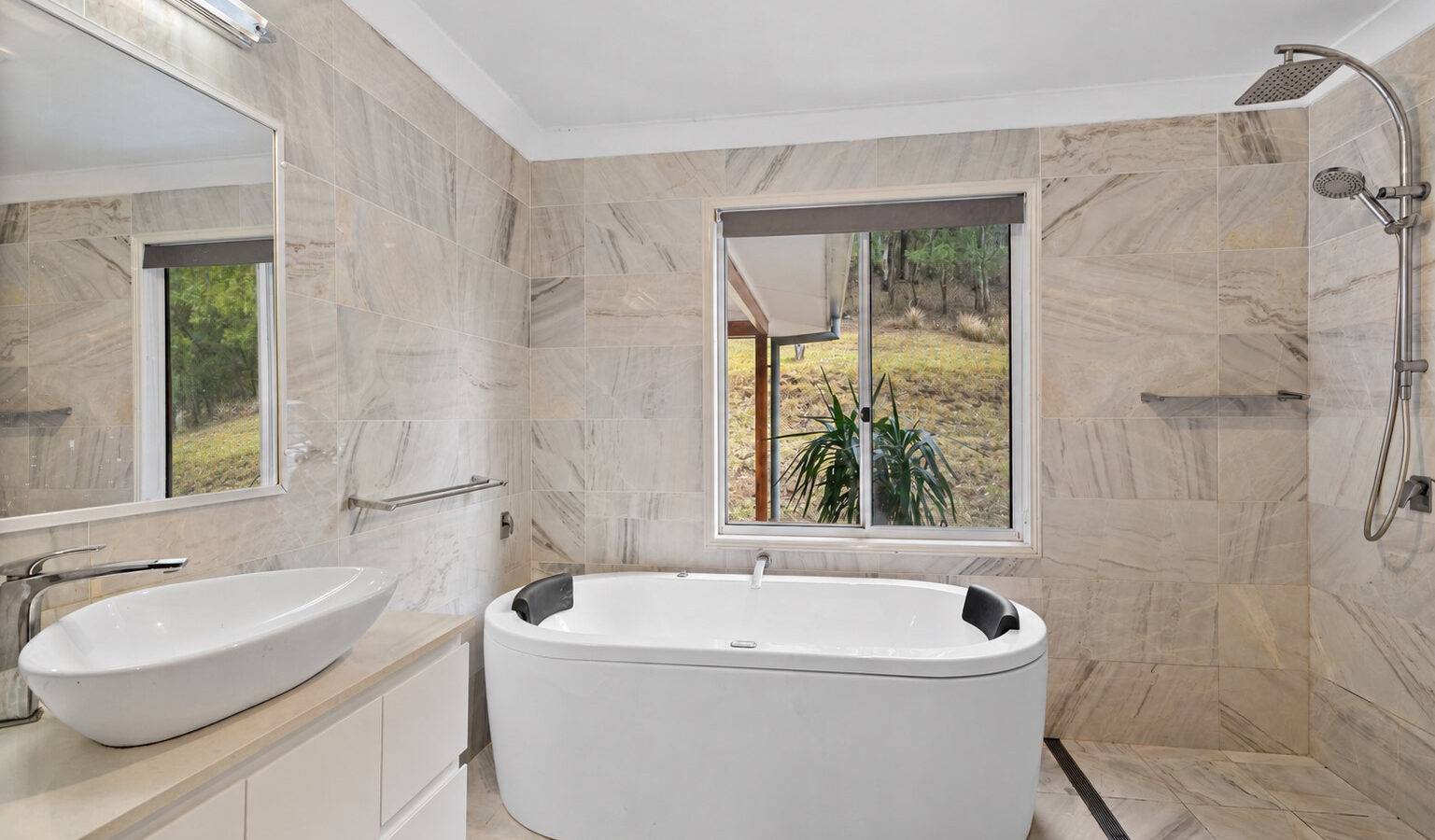 For Rent - 235 Yellow Rock Rd - New Property in Yellow Rock - Real Estate by Lara McDonald